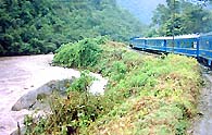    -  . Touristic train from Cusco to Aguas Calientes (Image: 119K)