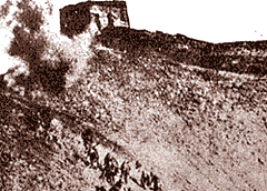 1933 год. Японцы штурмуют Великую китайскую стену. Japanese forces charging toward the wall defense, in the Defense of the Great Wall