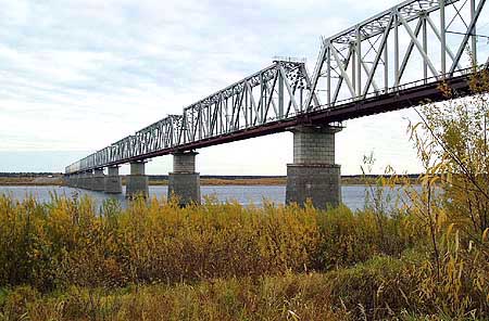 Железнодорожный мост через р. Усу, длиной 1305 м. (построен в ноябре 1979)